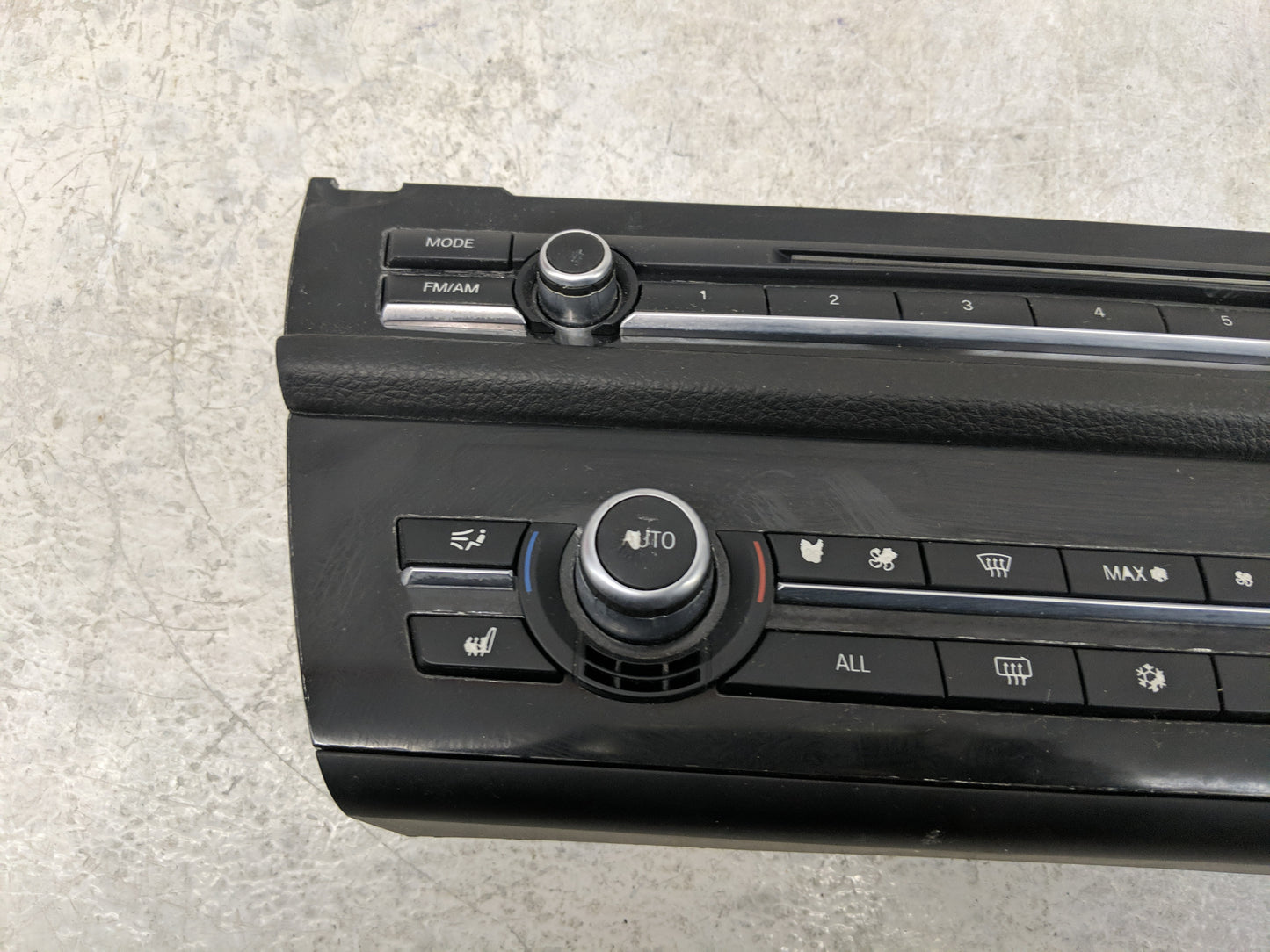2011-2012 Bmw 535i Radio AM FM Cd Player Receiver Replacement P/N:9241241-01 9285333-01 Fits Fits 2011 2012 OEM Used Auto Pa