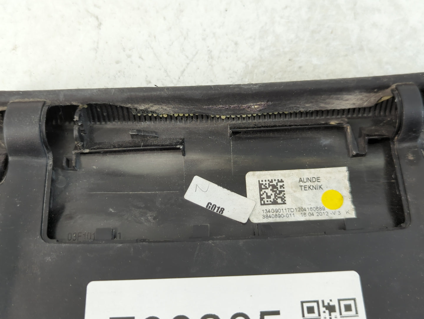 2012 Bmw 535i Center Console Armrest Cover Lid P/N:3840890-011 Fits OEM Used Auto Parts - Oemusedautoparts1.com