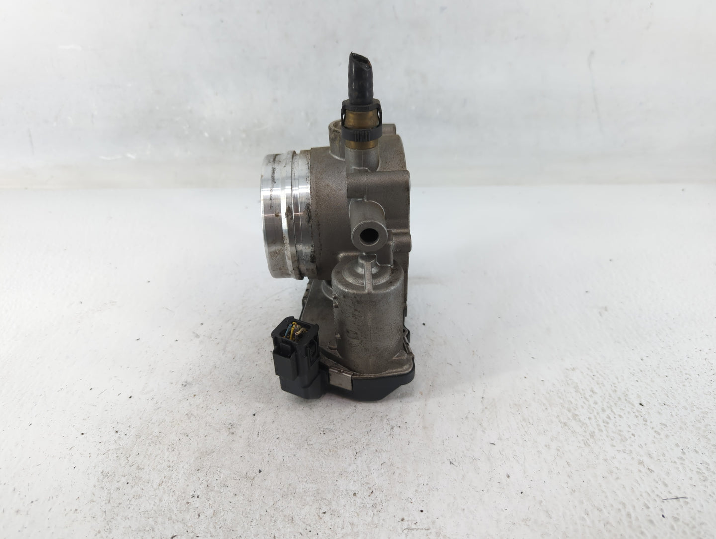 2011-2012 Bmw 740i Throttle Body P/N:7556119-06 Fits Fits 2007 2008 2009 2010 2011 2012 2013 2014 2015 2016 OEM Used Auto Pa