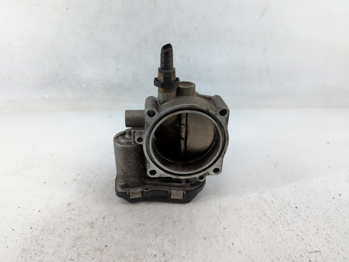 2011-2012 Bmw 740i Throttle Body P/N:7556119-06 Fits Fits 2007 2008 2009 2010 2011 2012 2013 2014 2015 2016 OEM Used Auto Pa