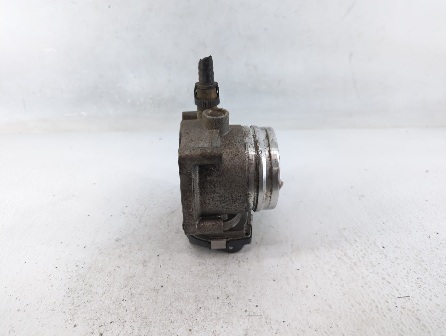 2011-2012 Bmw 740i Throttle Body P/N:7556119-06 Fits Fits 2007 2008 2009 2010 2011 2012 2013 2014 2015 2016 OEM Used Auto Pa