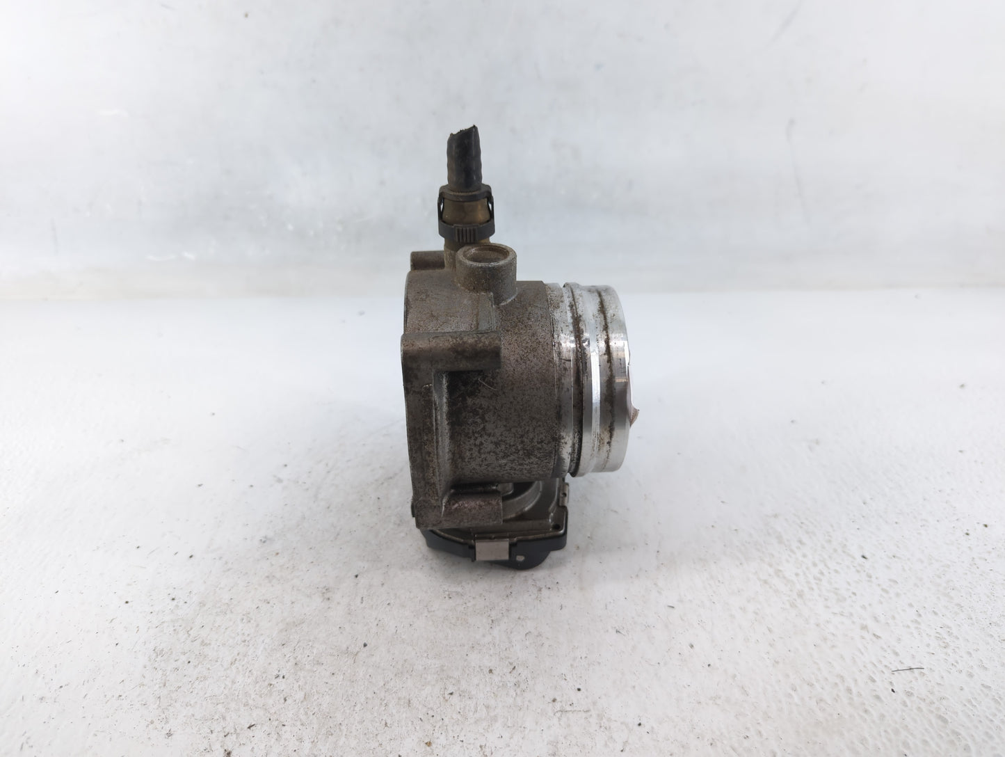 2011-2012 Bmw 740i Throttle Body P/N:7556119-06 Fits Fits 2007 2008 2009 2010 2011 2012 2013 2014 2015 2016 OEM Used Auto Pa