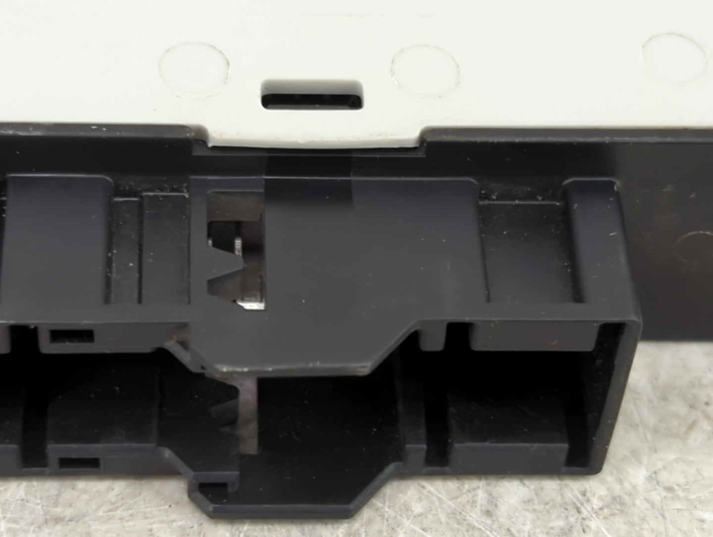 2012 Bmw 750 Body Control Module Bcm Inner Cabin Fuse Box - Oemusedautoparts1.com