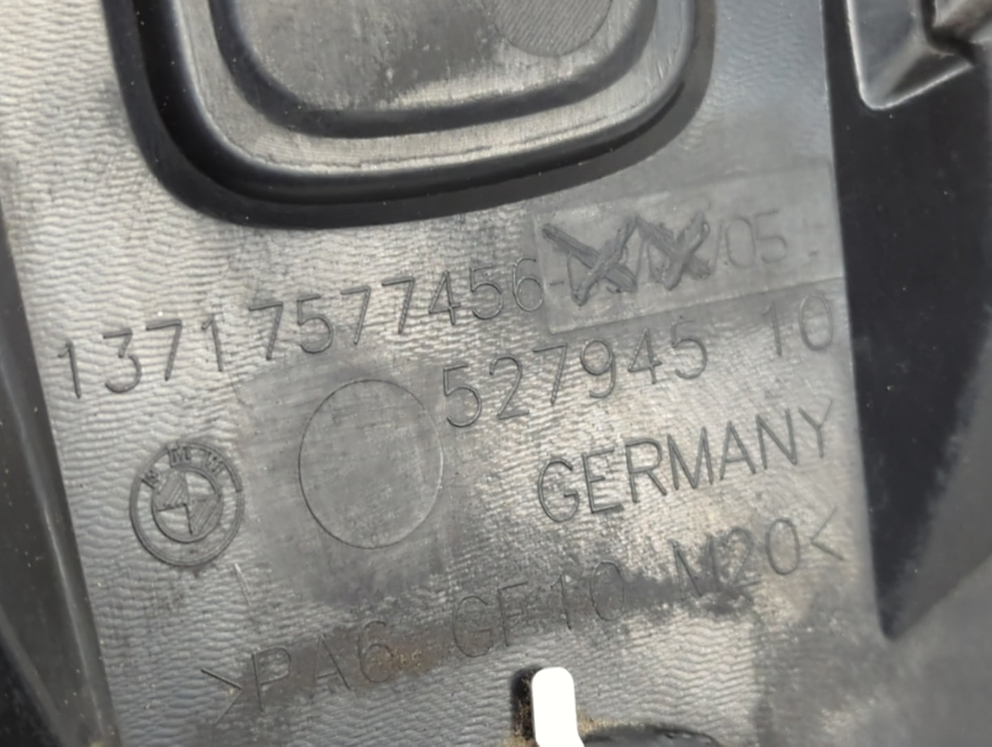 2012 Bmw 750 Engine Cover Black - Oemusedautoparts1.com