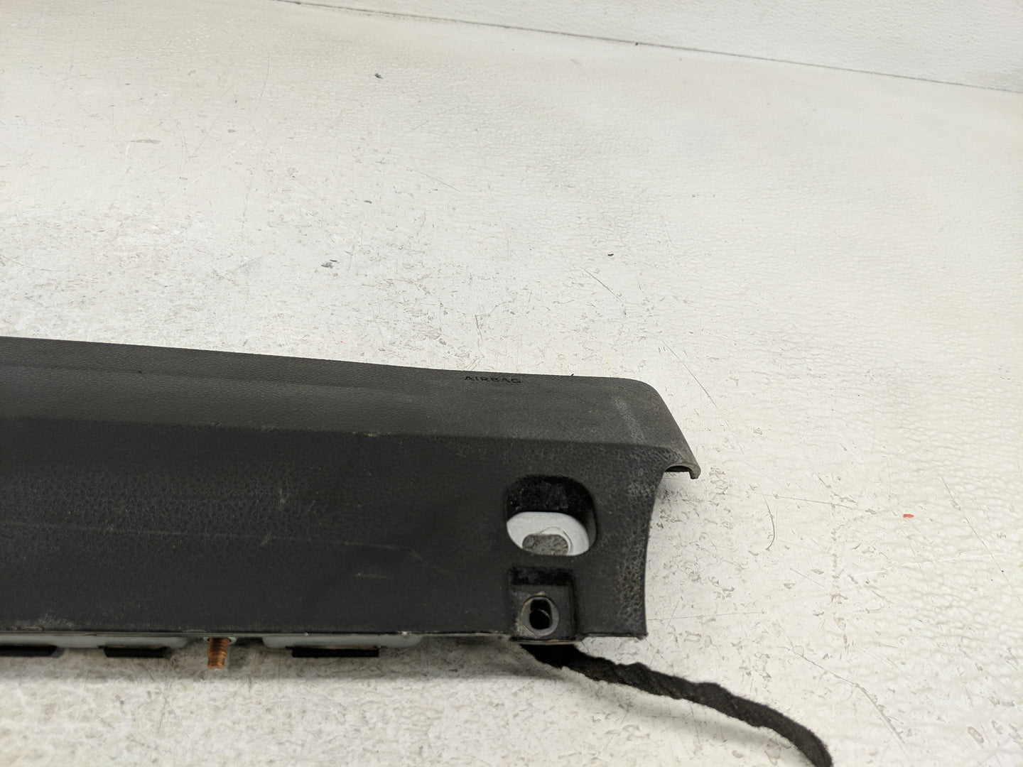 2009-2015 Bmw 750i Air Bag Passenger Right Knee OEM Fits Fits 2009 2010 2011 2012 2013 2014 2015 OEM Used Auto Parts - Oemus