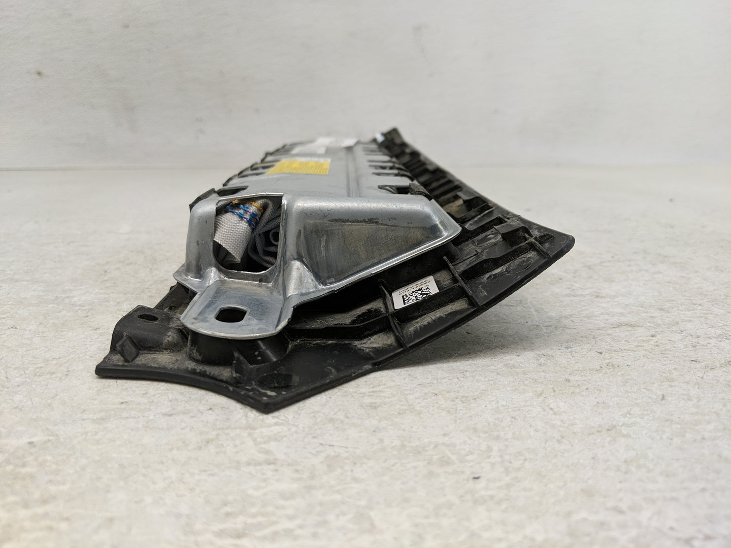2009-2015 Bmw 750i Air Bag Passenger Right Knee OEM Fits Fits 2009 2010 2011 2012 2013 2014 2015 OEM Used Auto Parts - Oemus