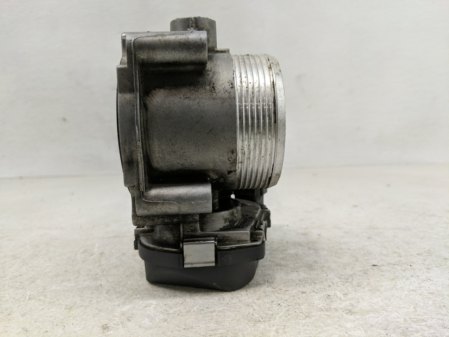 2009-2015 Bmw 750i Throttle Body P/N:7555944-03 Fits Fits 2008 2009 2010 2011 2012 2013 2014 2015 2016 2017 2018 2019 OEM Us