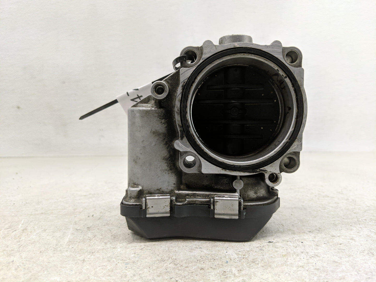 2009-2015 Bmw 750i Throttle Body P/N:7555944-03 Fits Fits 2008 2009 2010 2011 2012 2013 2014 2015 2016 2017 2018 2019 OEM Us