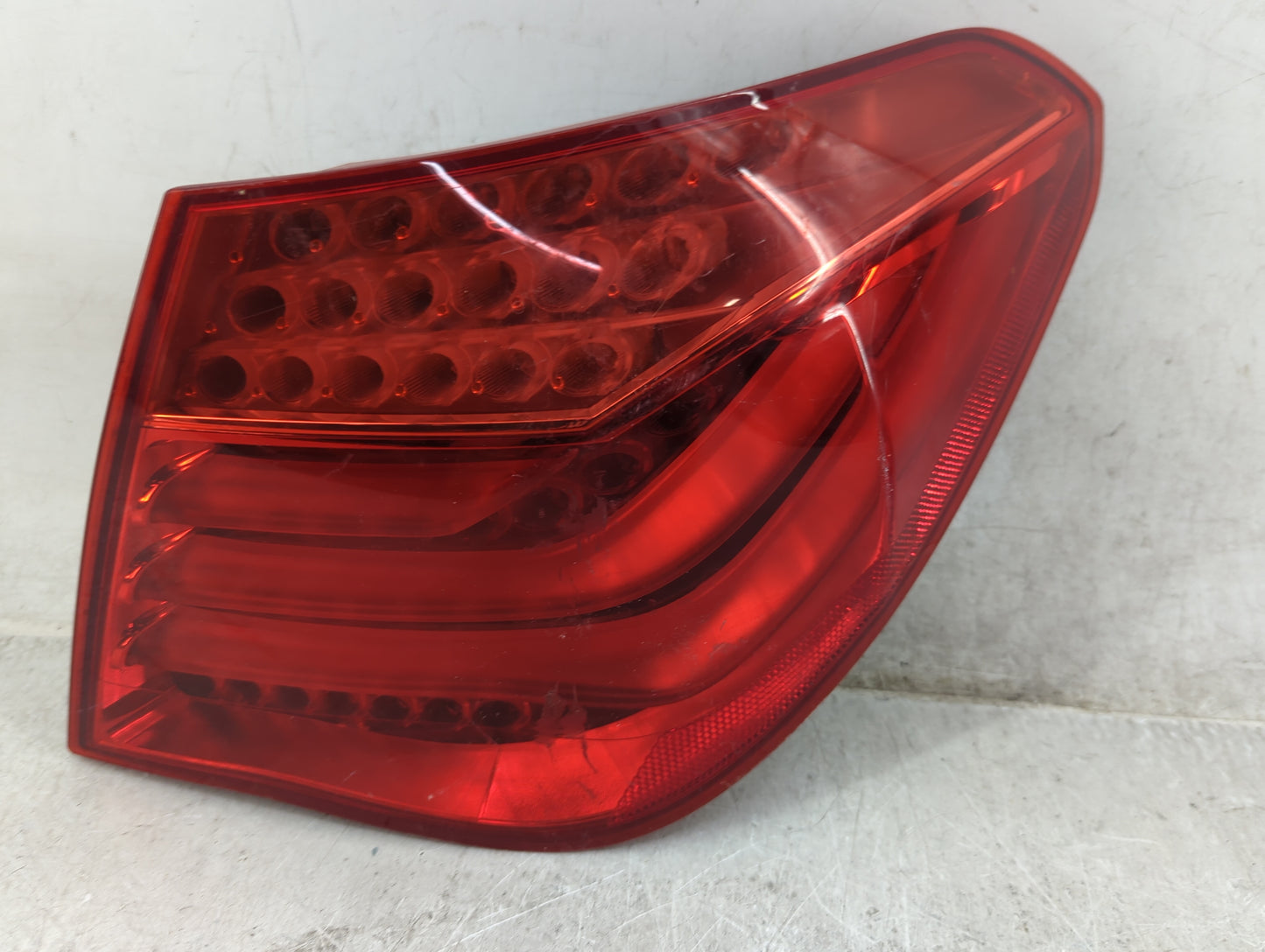 2009-2012 Bmw 750i Tail Light Assembly Passenger Right OEM P/N:7182202 Fits Fits 2009 2010 2011 2012 OEM Used Auto Parts - O
