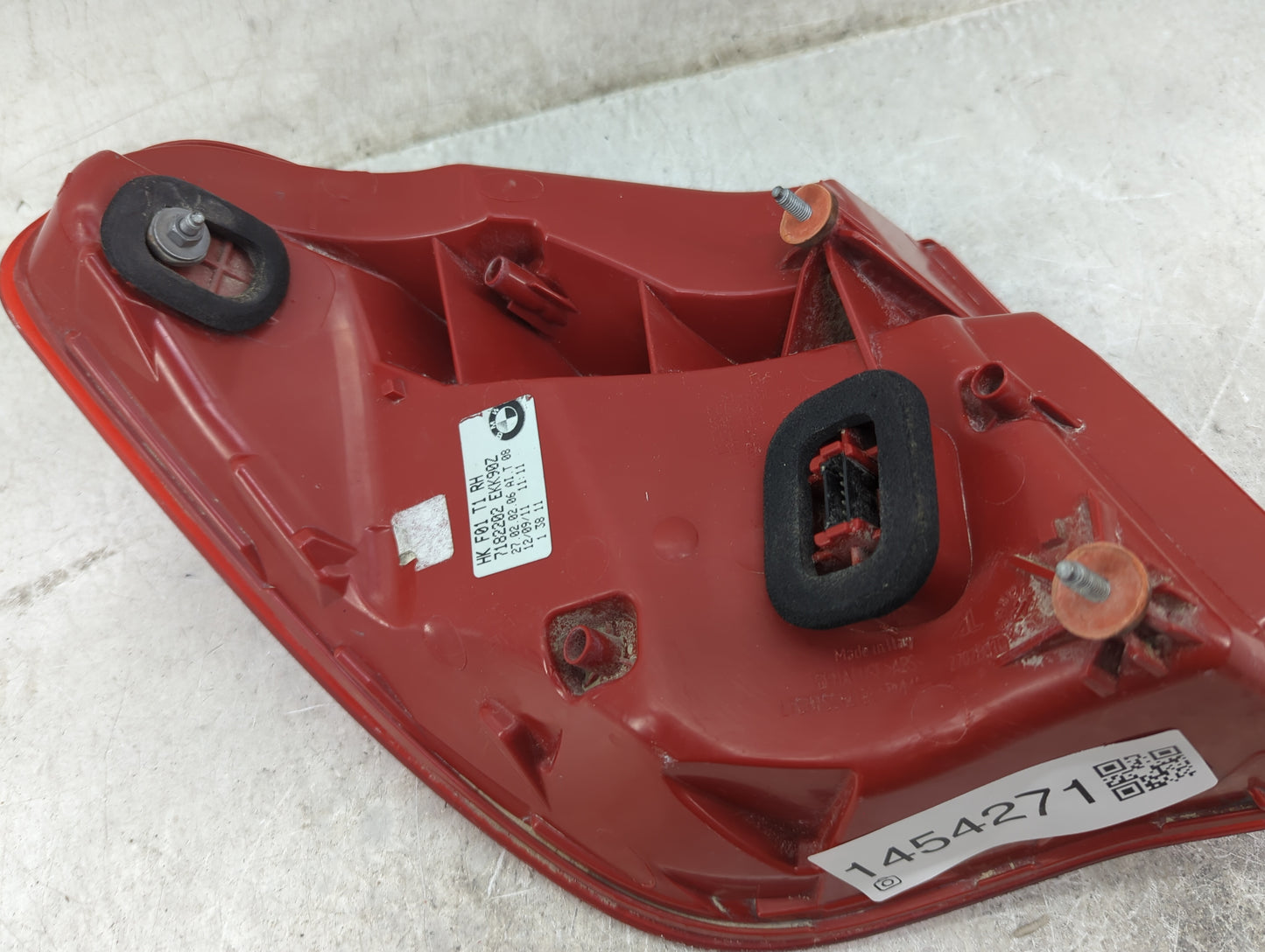 2009-2012 Bmw 750i Tail Light Assembly Passenger Right OEM P/N:7182202 Fits Fits 2009 2010 2011 2012 OEM Used Auto Parts - O