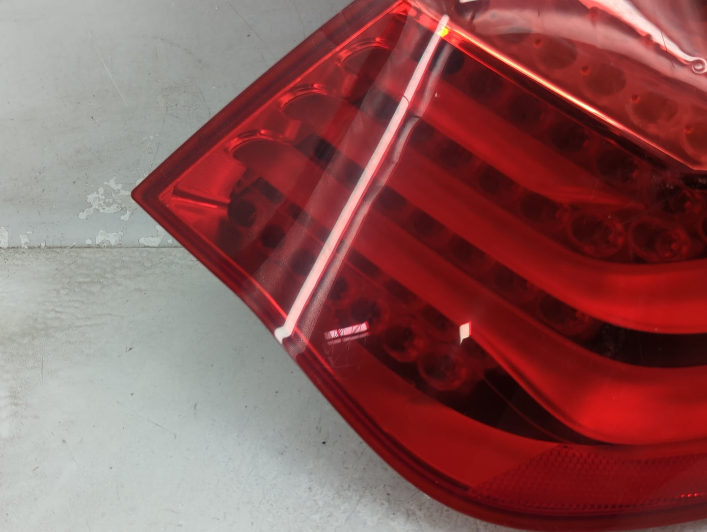 2009-2012 Bmw 750i Tail Light Assembly Passenger Right OEM P/N:7182202 EKK90Z Fits Fits 2009 2010 2011 2012 OEM Used Auto Pa