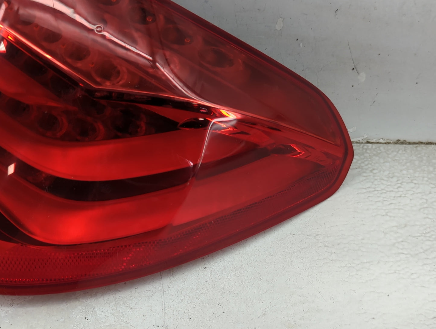 2009-2012 Bmw 750i Tail Light Assembly Passenger Right OEM P/N:7182202 EKK90Z Fits Fits 2009 2010 2011 2012 OEM Used Auto Pa