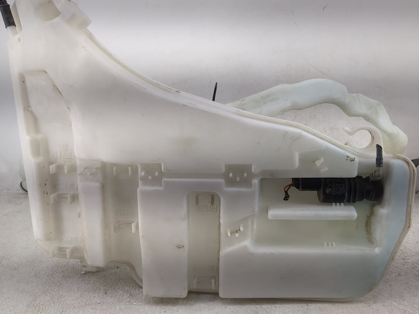 2009-2015 Bmw 750i Windshield Washer Fluid Reservoir Bottle Oem - Oemusedautoparts1.com