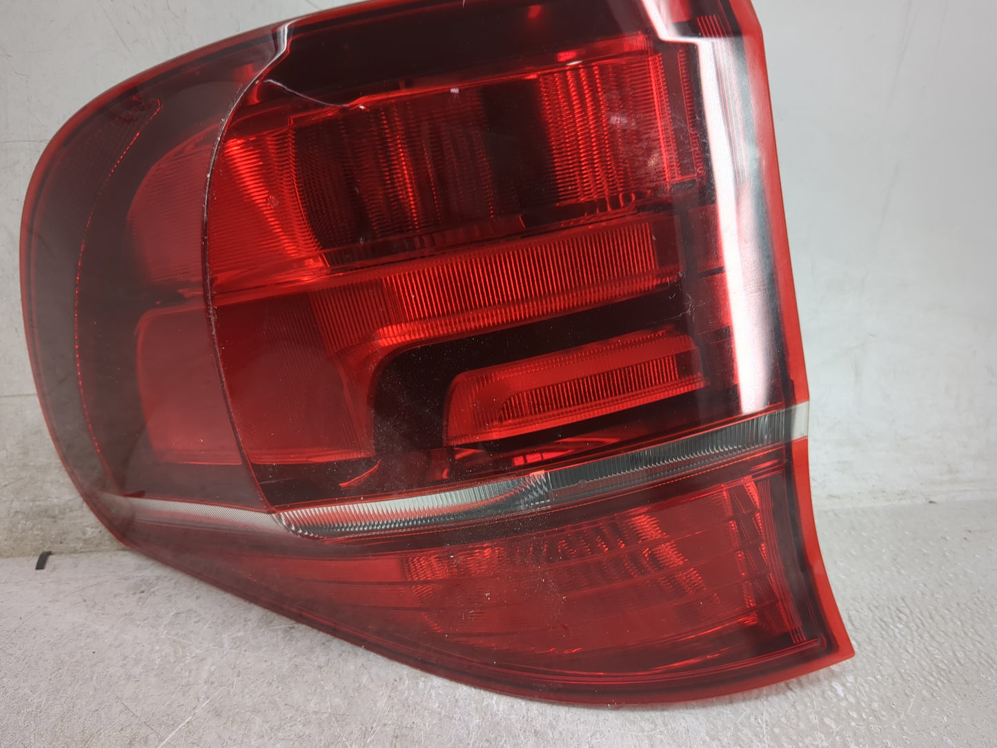 2011-2013 Bmw X5 Tail Light Assembly Passenger Right OEM P/N:F00HTB401800 7227792 Fits Fits 2011 2012 2013 OEM Used Auto Par