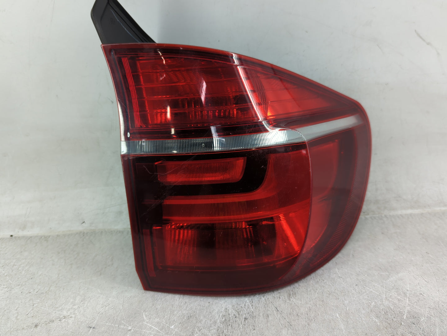 2011-2013 Bmw X5 Tail Light Assembly Passenger Right OEM P/N:F00HTB401800 7227792 Fits Fits 2011 2012 2013 OEM Used Auto Par