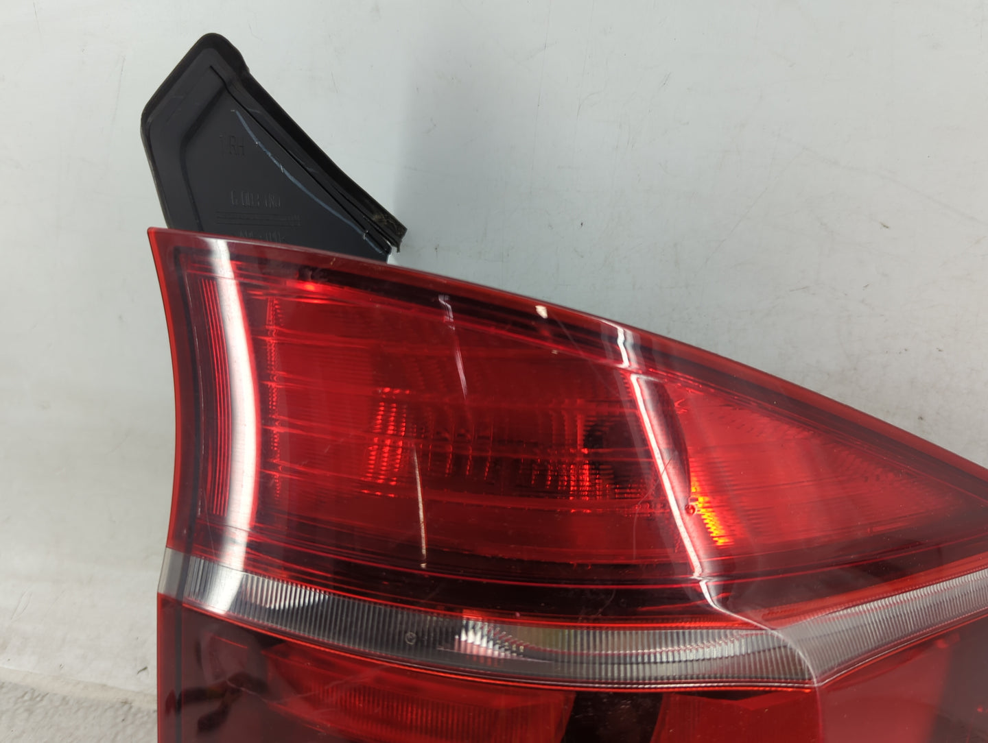 2011-2013 Bmw X5 Tail Light Assembly Passenger Right OEM P/N:F00HTB401800 7227792 Fits Fits 2011 2012 2013 OEM Used Auto Par