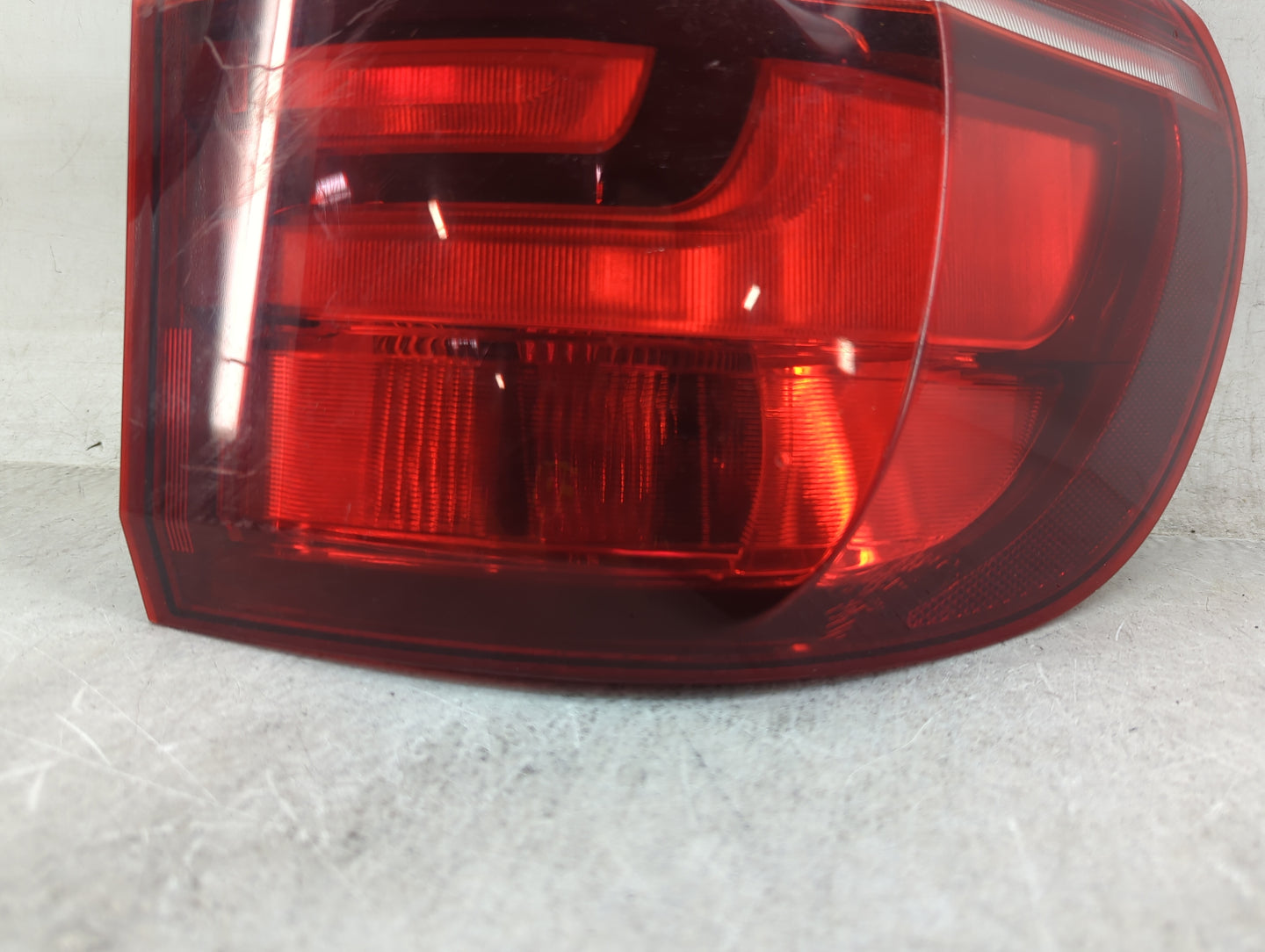 2011-2013 Bmw X5 Tail Light Assembly Passenger Right OEM P/N:F00HTB401800 7227792 Fits Fits 2011 2012 2013 OEM Used Auto Par