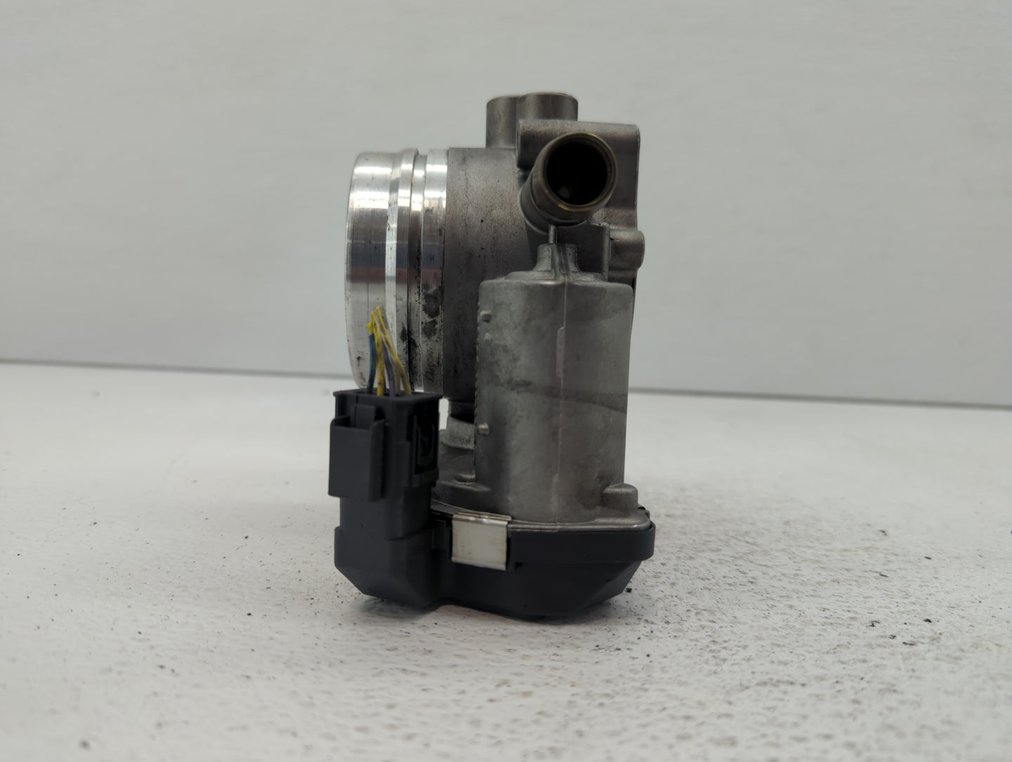 2011-2018 Bmw X5 Throttle Body P/N:1354 7597871-01 1354 7597871-03 Fits OEM Used Auto Parts - Oemusedautoparts1.com