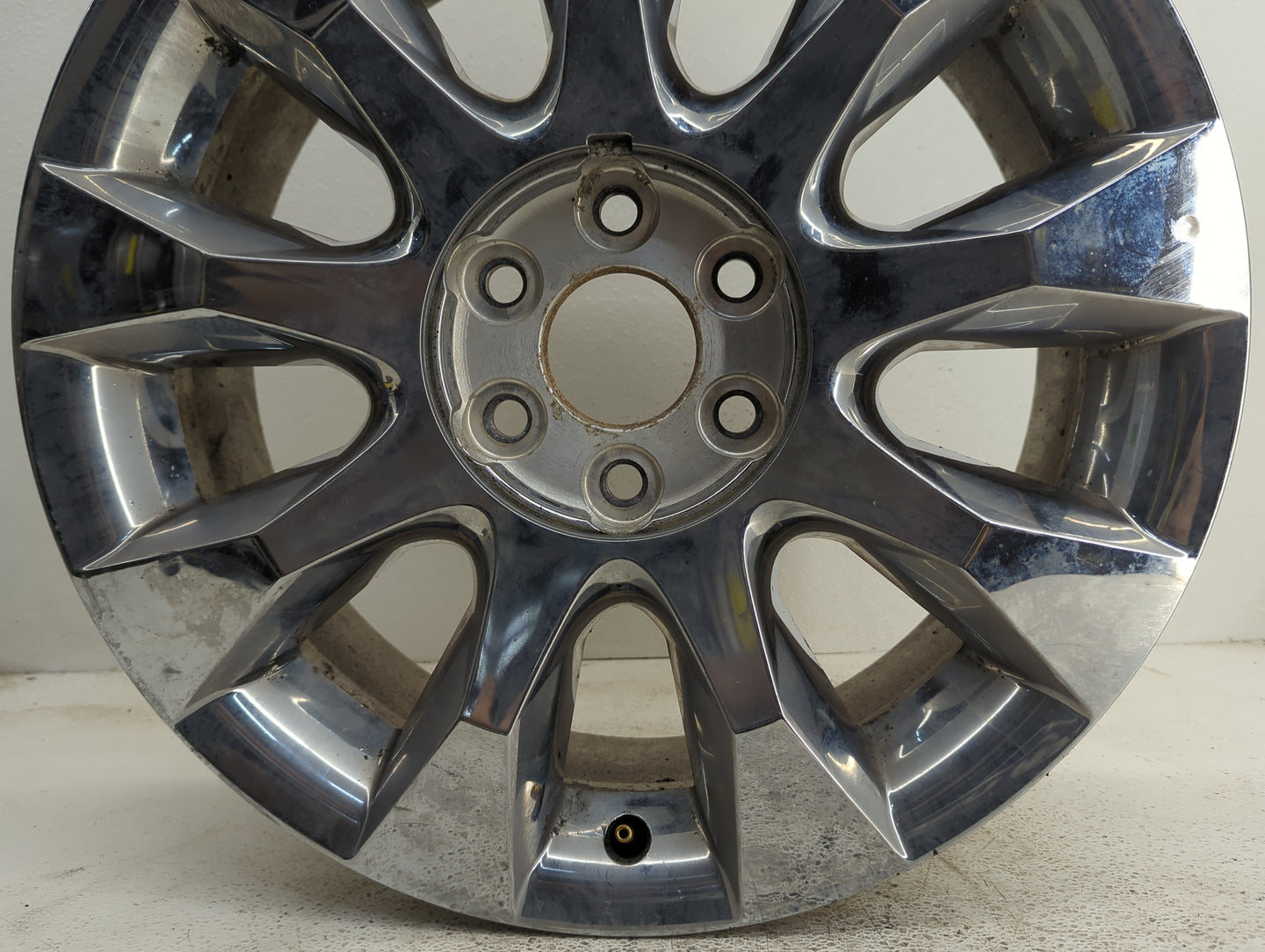 2010-2012 Buick Enclave Oem Wheel Rim - Oemusedautoparts1.com