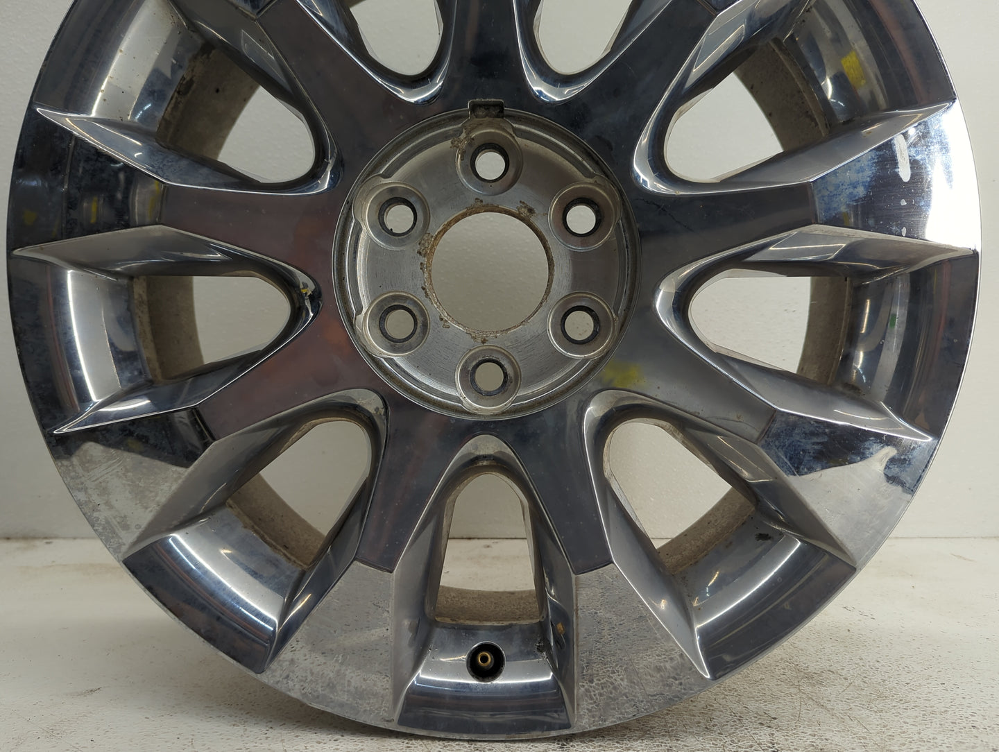 2010-2012 Buick Enclave Oem Wheel Rim - Oemusedautoparts1.com