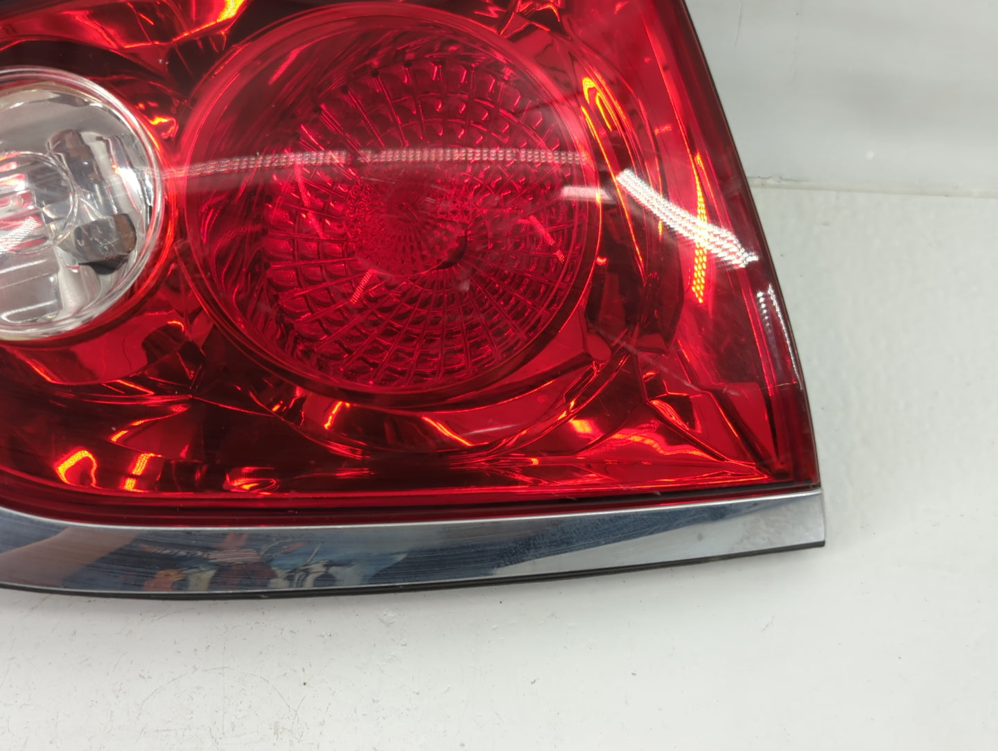 2008-2012 Buick Enclave Tail Light Assembly Passenger Right OEM P/N:25889253 Fits Fits 2008 2009 2010 2011 2012 OEM Used Aut