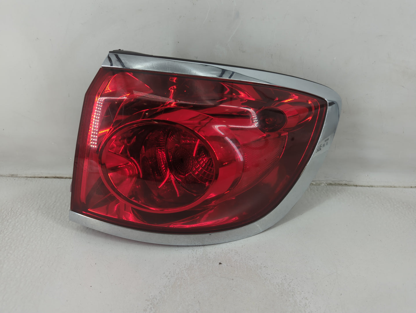 2008-2012 Buick Enclave Tail Light Assembly Passenger Right OEM P/N:22070AA Fits Fits 2008 2009 2010 2011 2012 OEM Used Auto