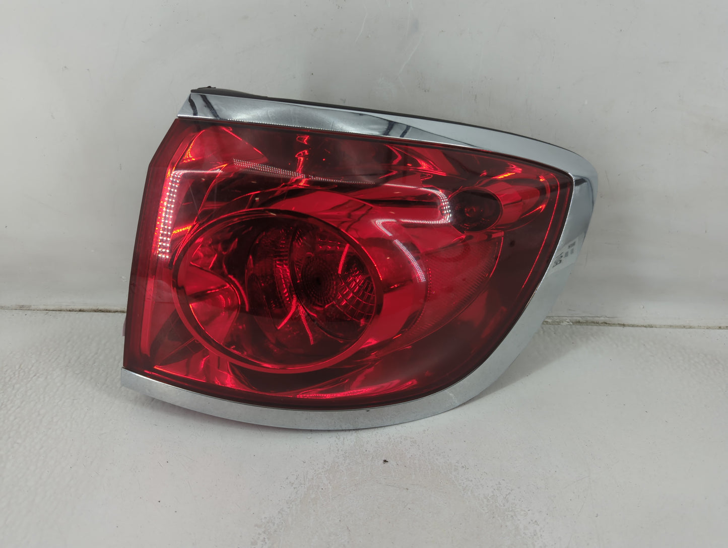 2008-2012 Buick Enclave Tail Light Assembly Passenger Right OEM P/N:22070AA Fits Fits 2008 2009 2010 2011 2012 OEM Used Auto