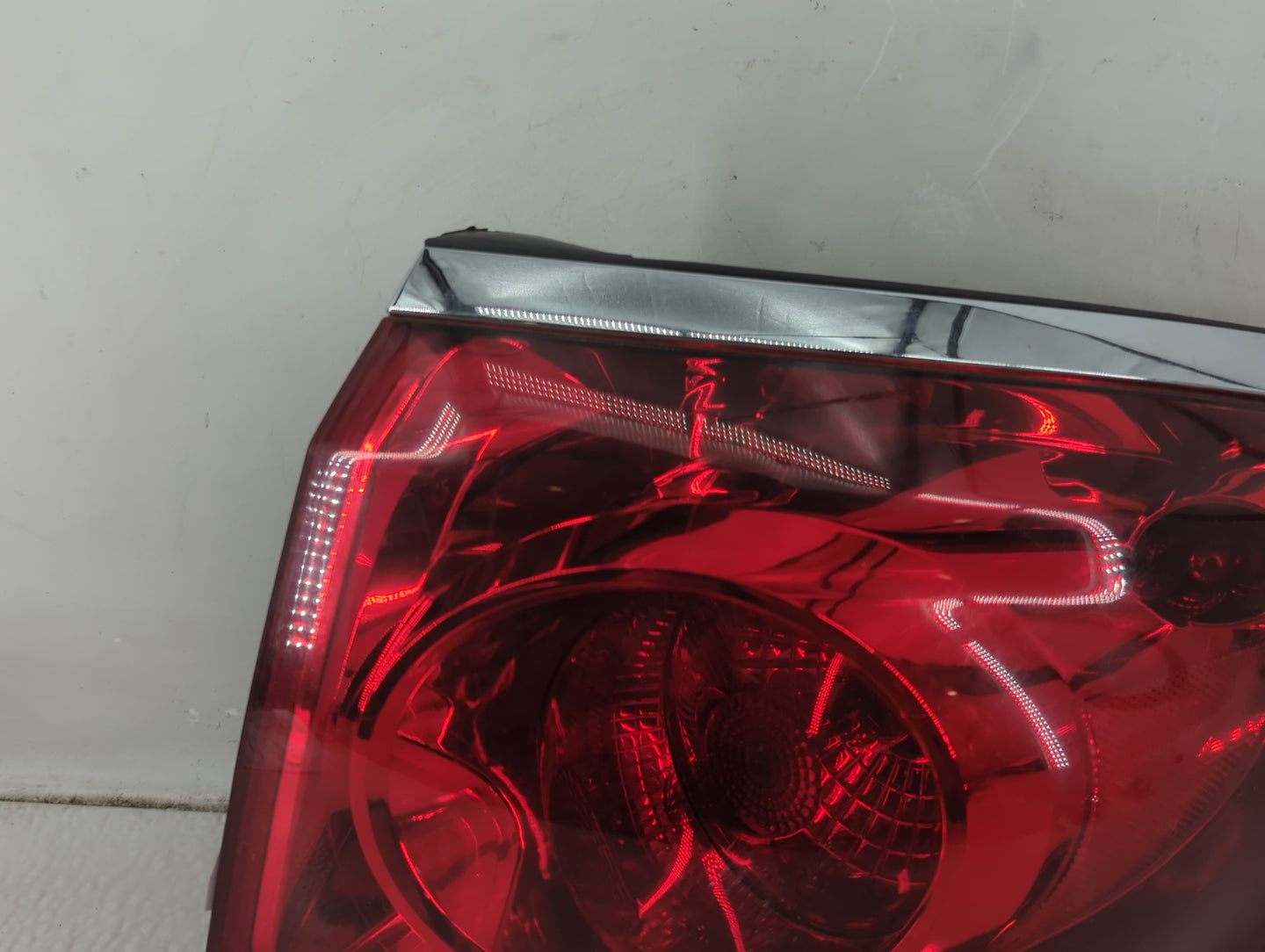 2008-2012 Buick Enclave Tail Light Assembly Passenger Right OEM P/N:22070AA Fits Fits 2008 2009 2010 2011 2012 OEM Used Auto