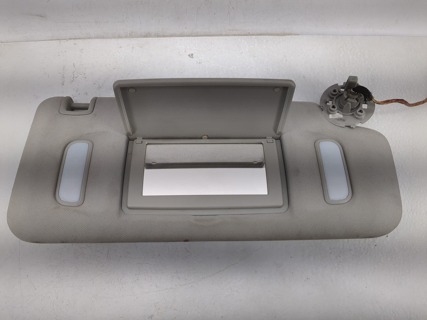 2008-2017 Buick Enclave Sun Visor Shade Replacement Passenger Right Mirror Fits OEM Used Auto Parts - Oemusedautoparts1.com