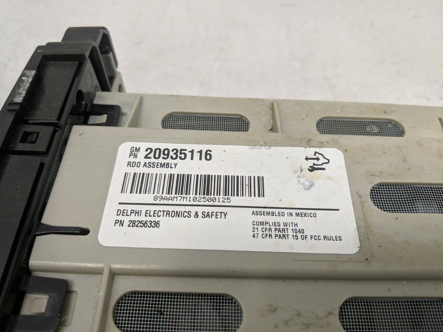 2010-2012 Buick Enclave Radio AM FM Cd Player Receiver Replacement P/N:20935116 Fits Fits 2010 2011 2012 OEM Used Auto Parts