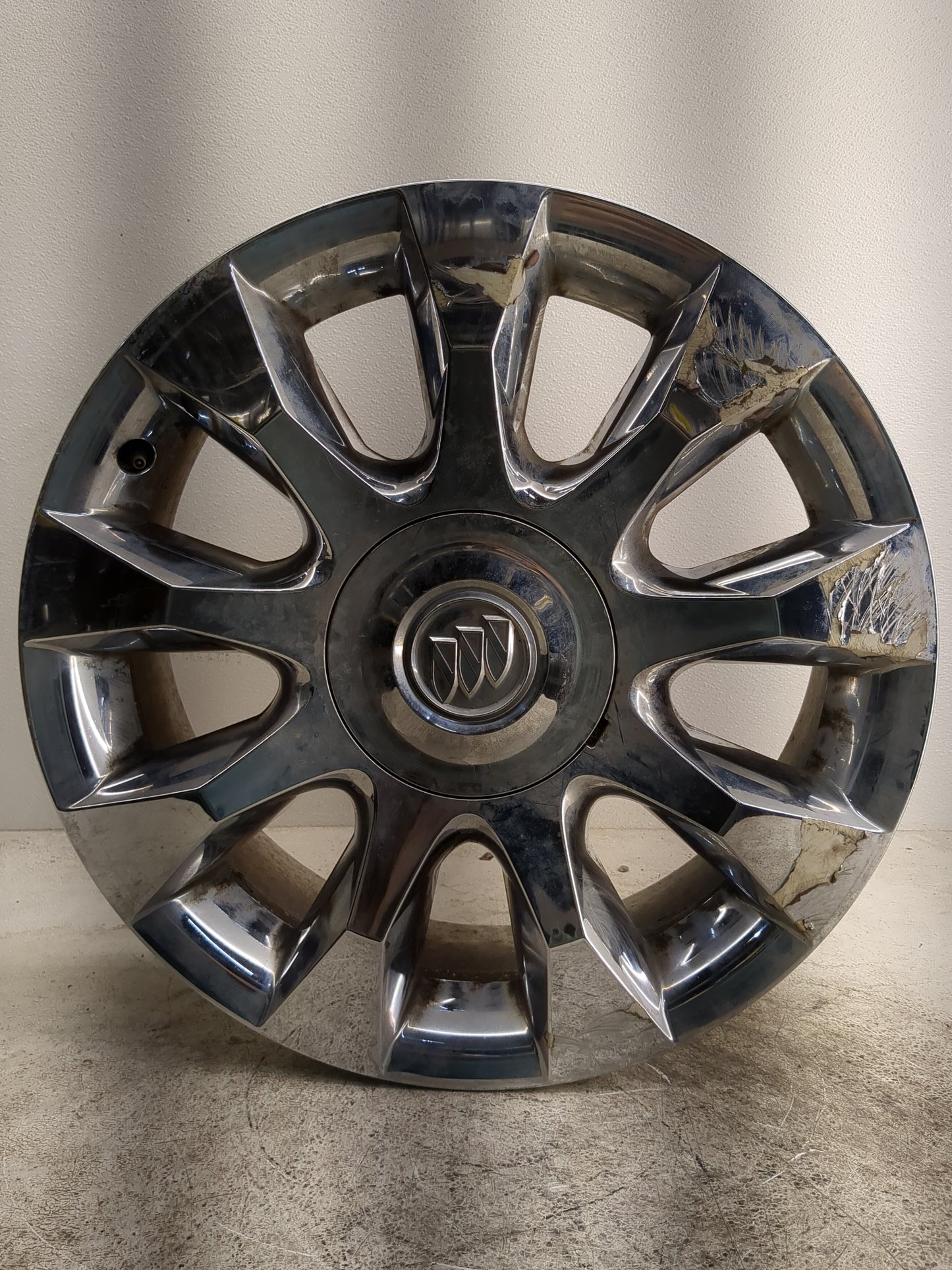 2010-2012 Buick Enclave Oem Wheel Rim - Oemusedautoparts1.com