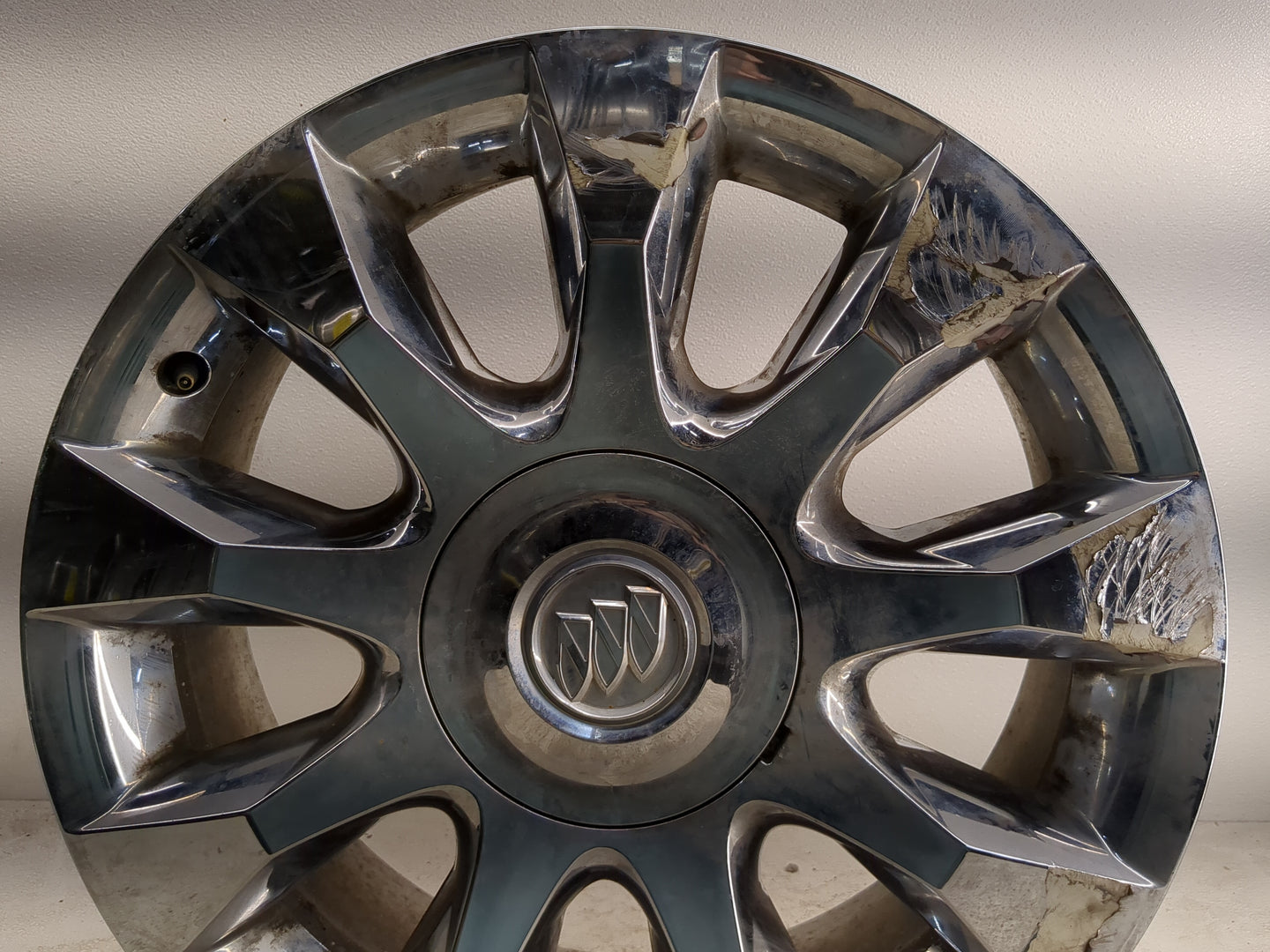 2010-2012 Buick Enclave Oem Wheel Rim - Oemusedautoparts1.com