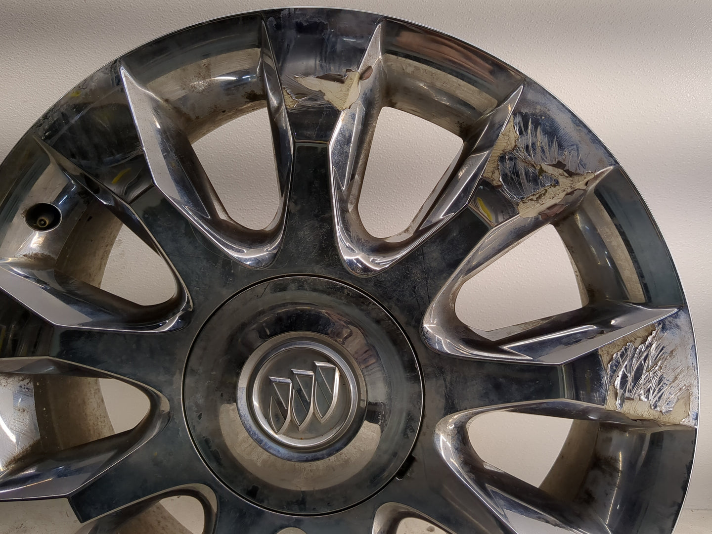 2010-2012 Buick Enclave Oem Wheel Rim - Oemusedautoparts1.com