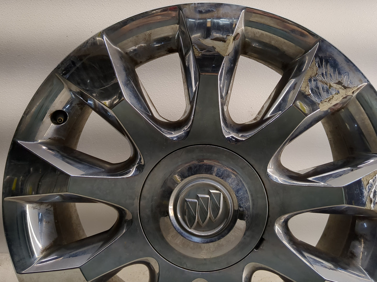 2010-2012 Buick Enclave Oem Wheel Rim - Oemusedautoparts1.com