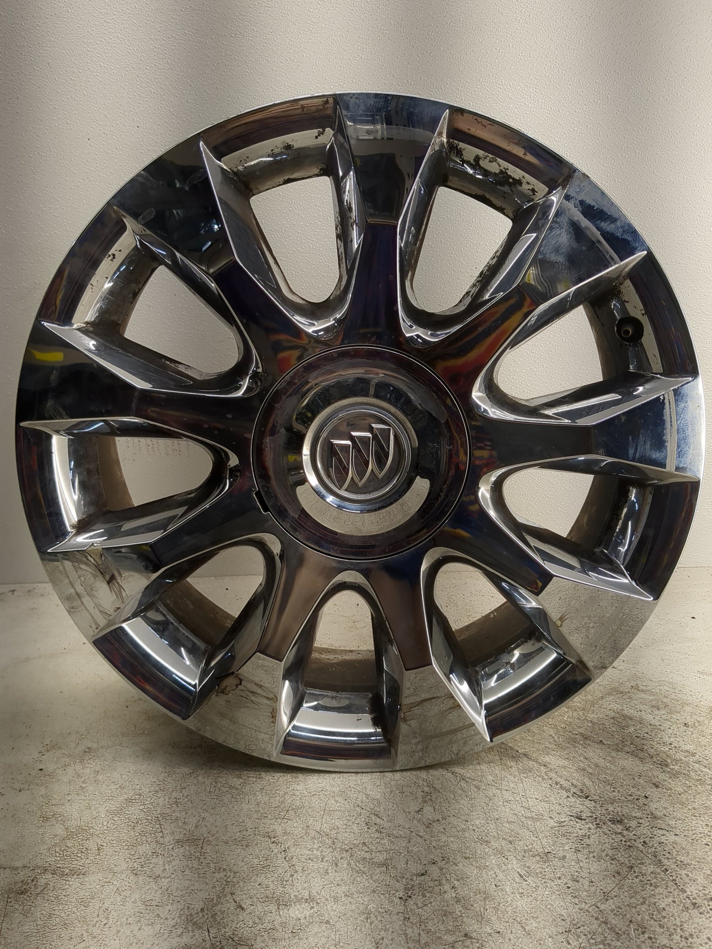2010-2012 Buick Enclave Oem Wheel Rim - Oemusedautoparts1.com