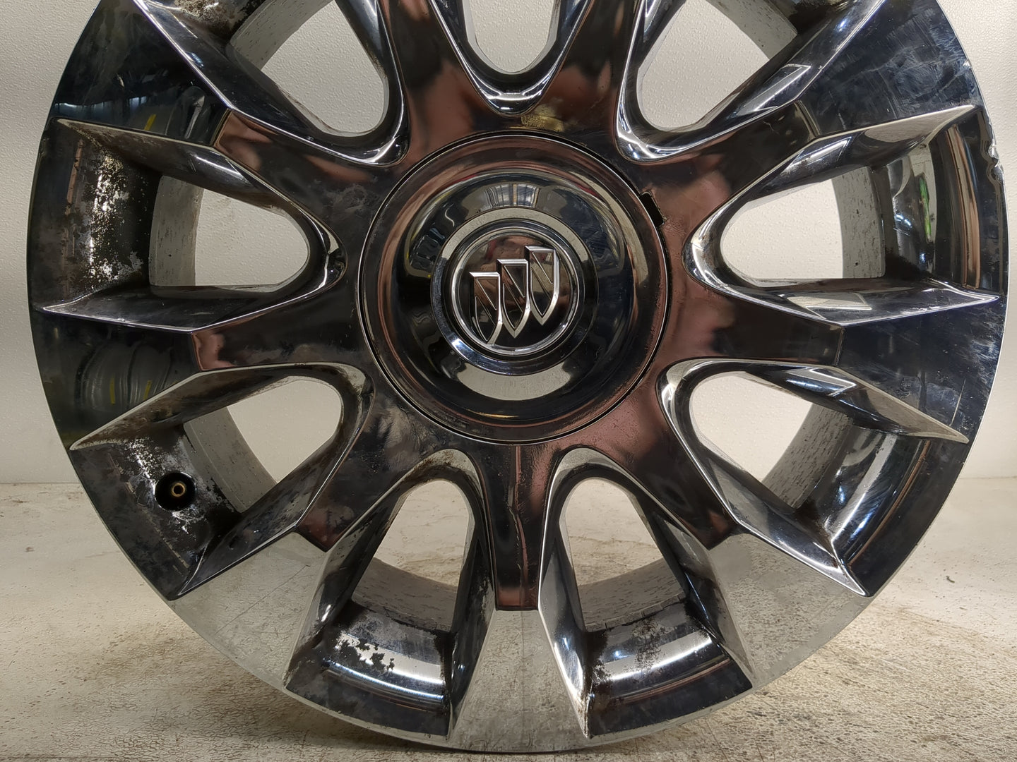 2010-2012 Buick Enclave Oem Wheel Rim - Oemusedautoparts1.com