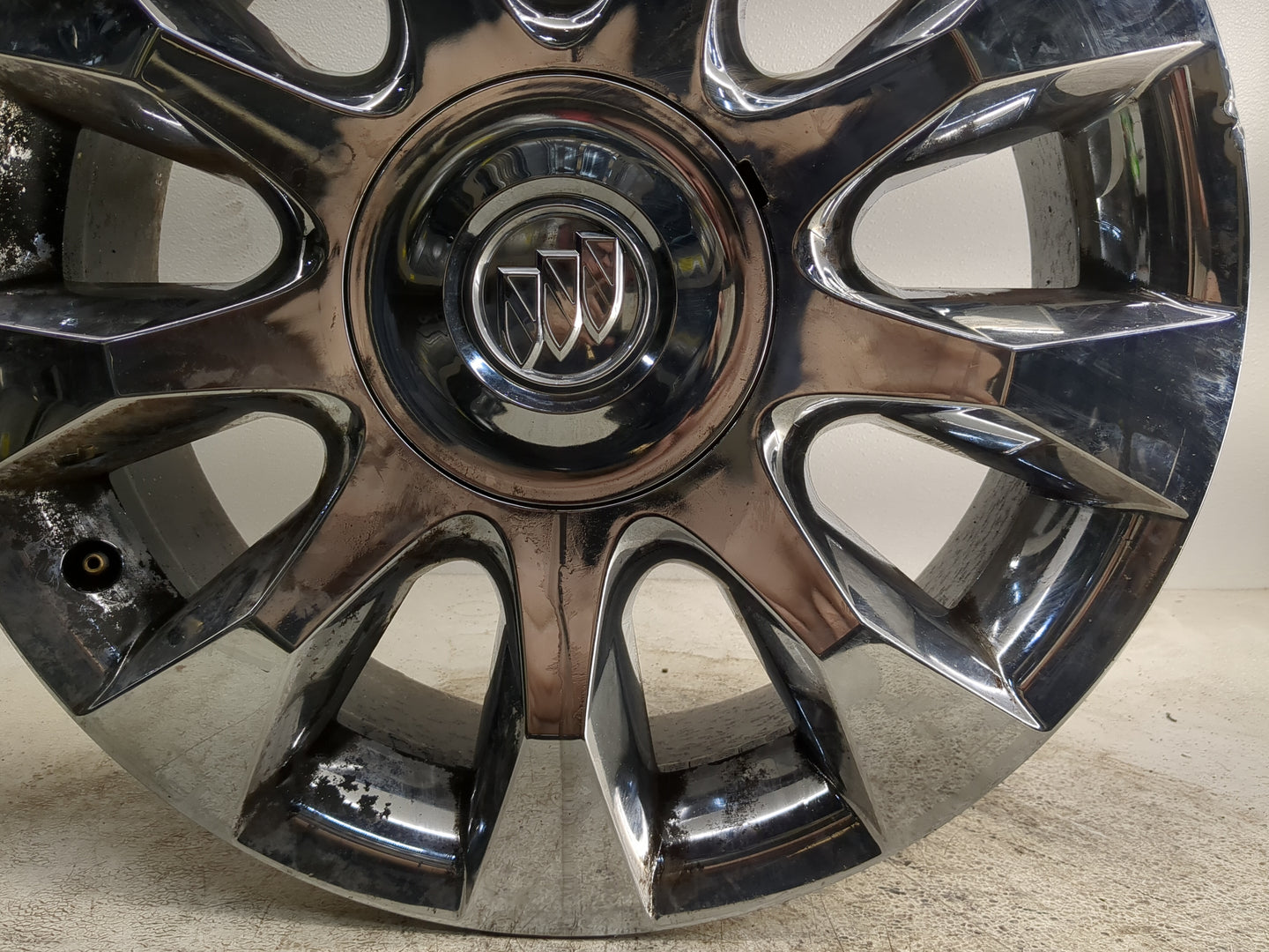 2010-2012 Buick Enclave Oem Wheel Rim - Oemusedautoparts1.com