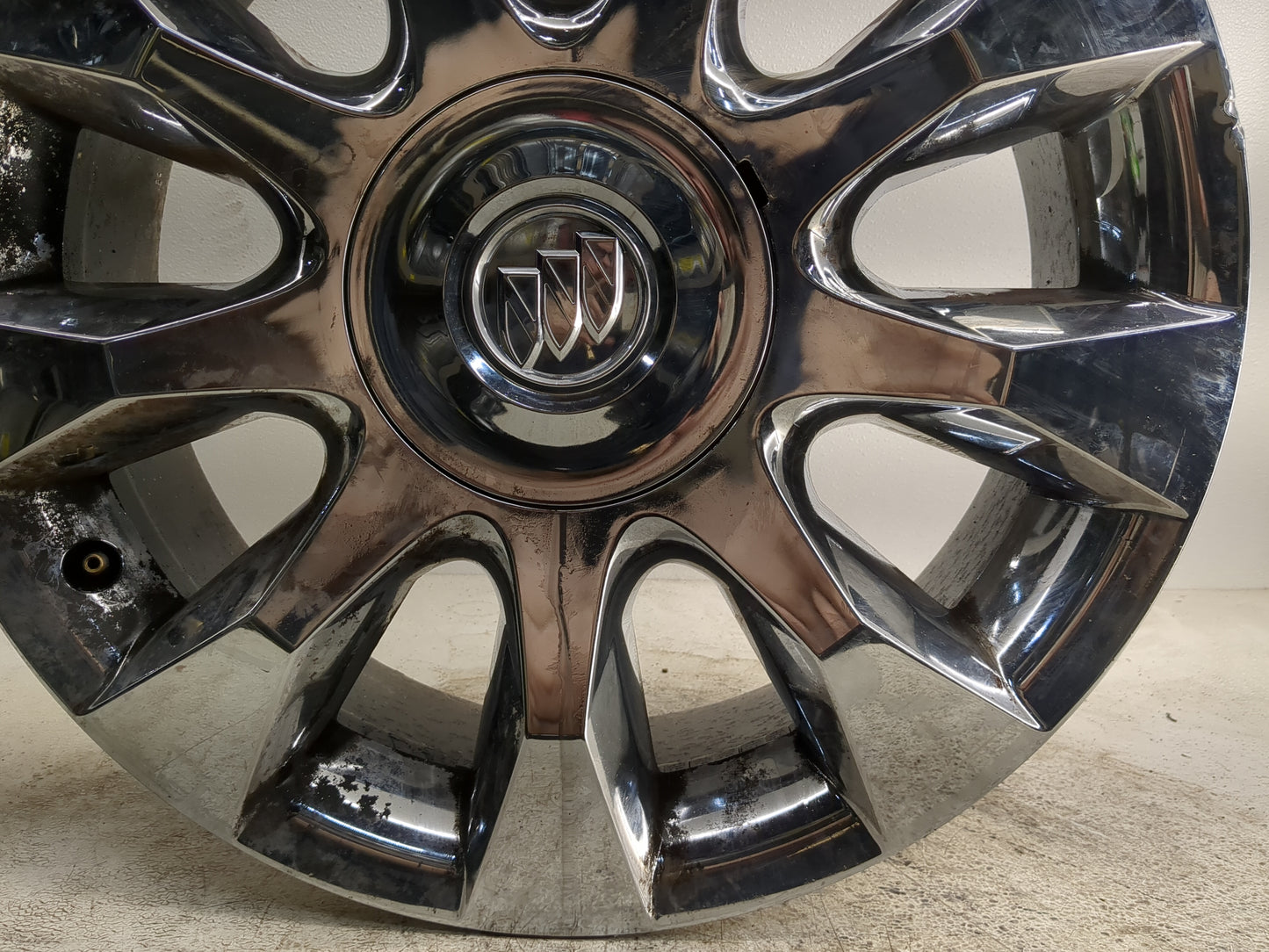 2010-2012 Buick Enclave Oem Wheel Rim - Oemusedautoparts1.com