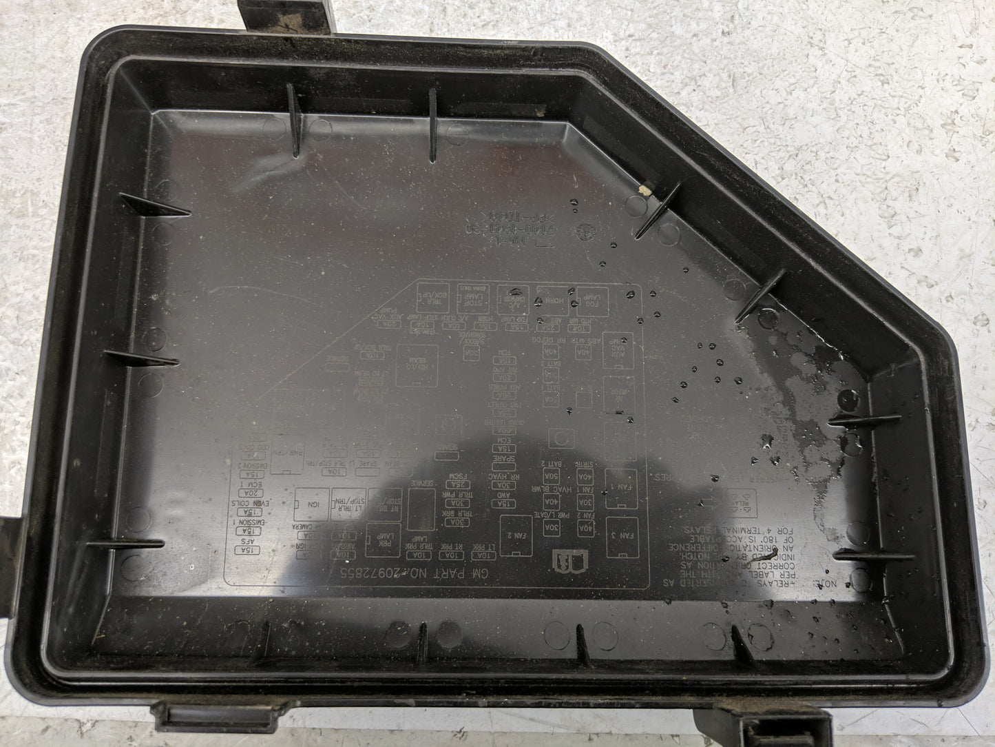 2012 Buick Enclave Fusebox Fuse Box Panel Relay Module P/N:20972852 Fits OEM Used Auto Parts - Oemusedautoparts1.com