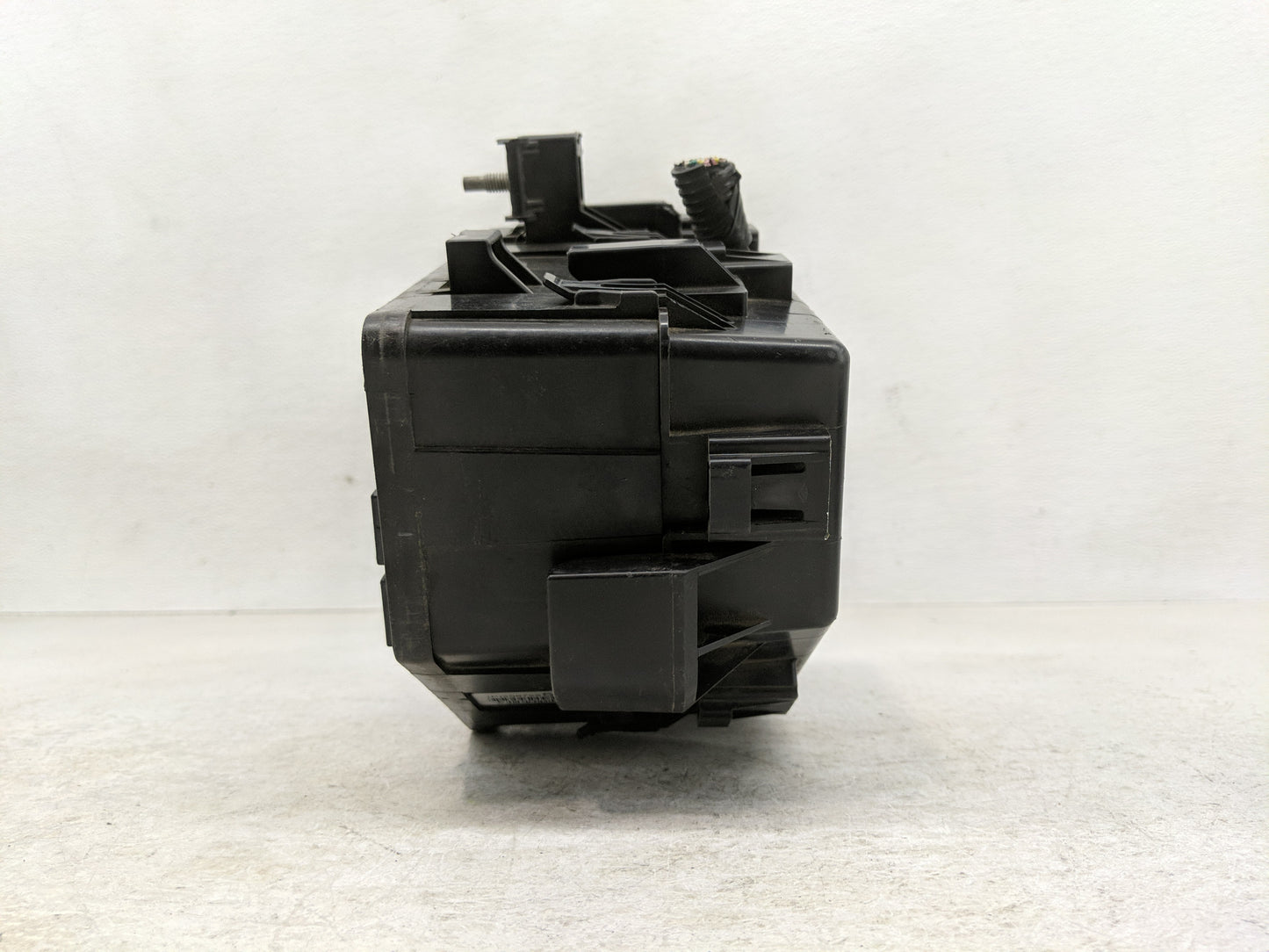 2012 Buick Enclave Fusebox Fuse Box Panel Relay Module P/N:20972852 Fits OEM Used Auto Parts - Oemusedautoparts1.com