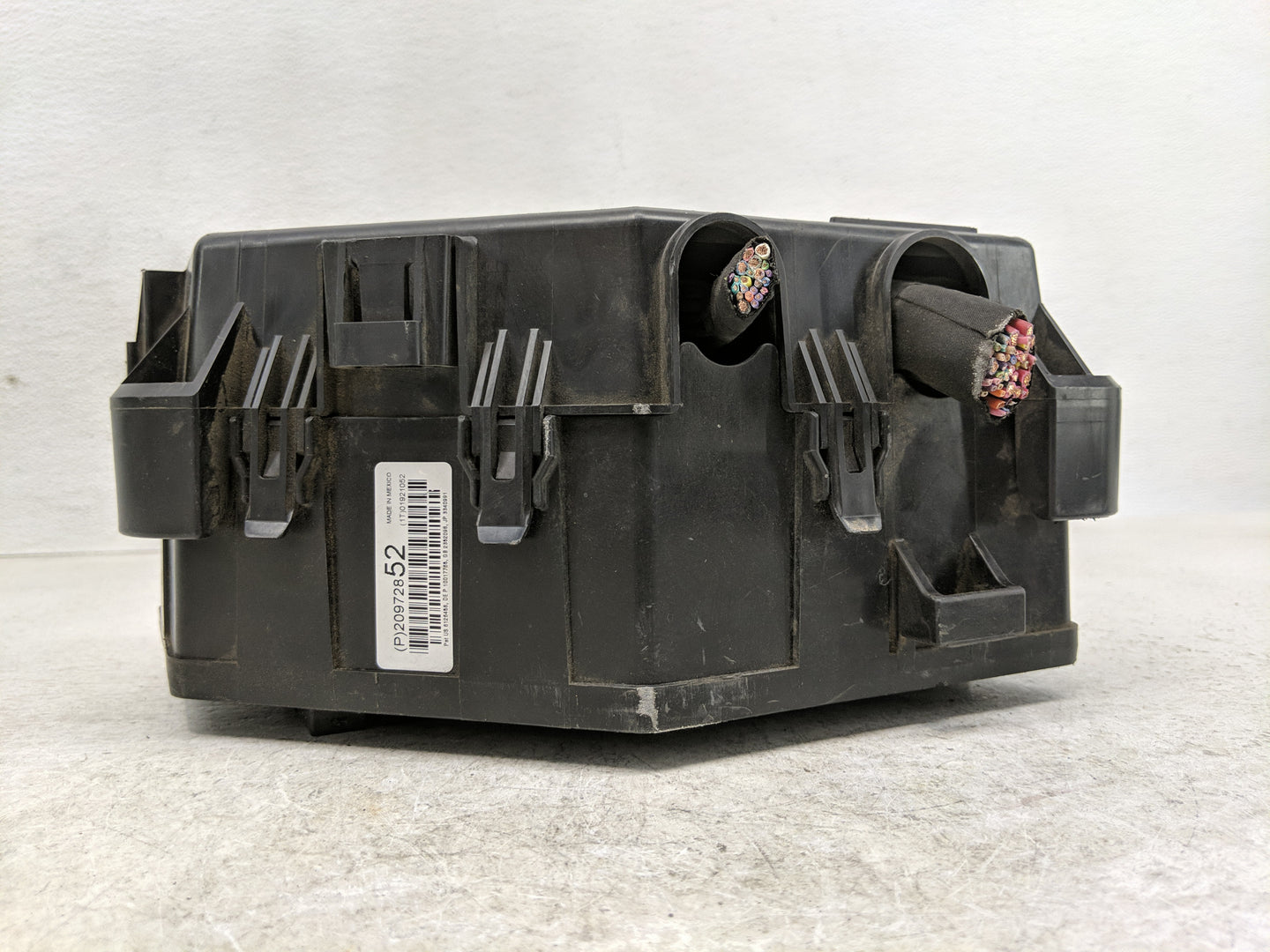 2012 Buick Enclave Fusebox Fuse Box Panel Relay Module P/N:20972852 Fits OEM Used Auto Parts - Oemusedautoparts1.com