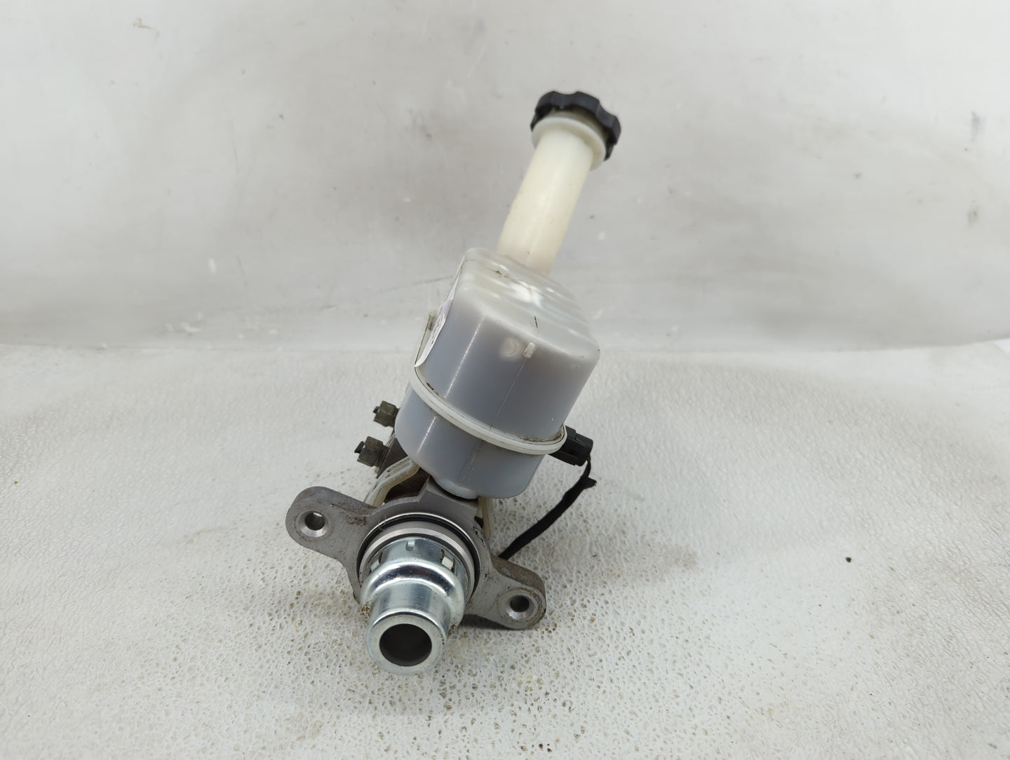 2009-2017 Buick Enclave Brake Master Cylinder - Oemusedautoparts1.com