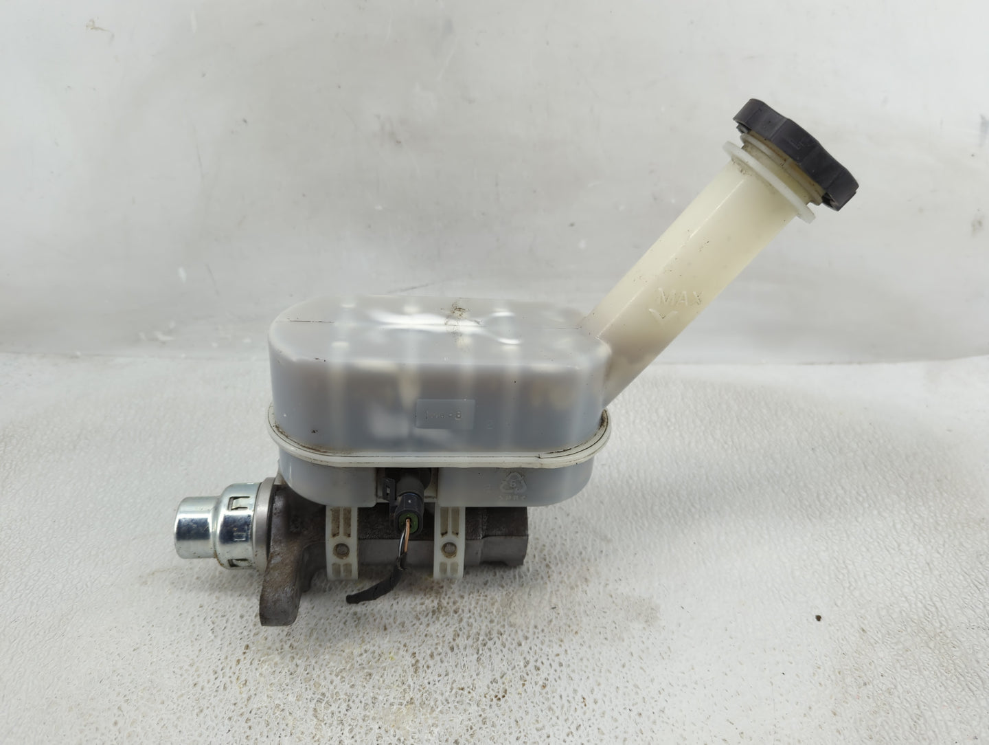 2009-2017 Buick Enclave Brake Master Cylinder - Oemusedautoparts1.com