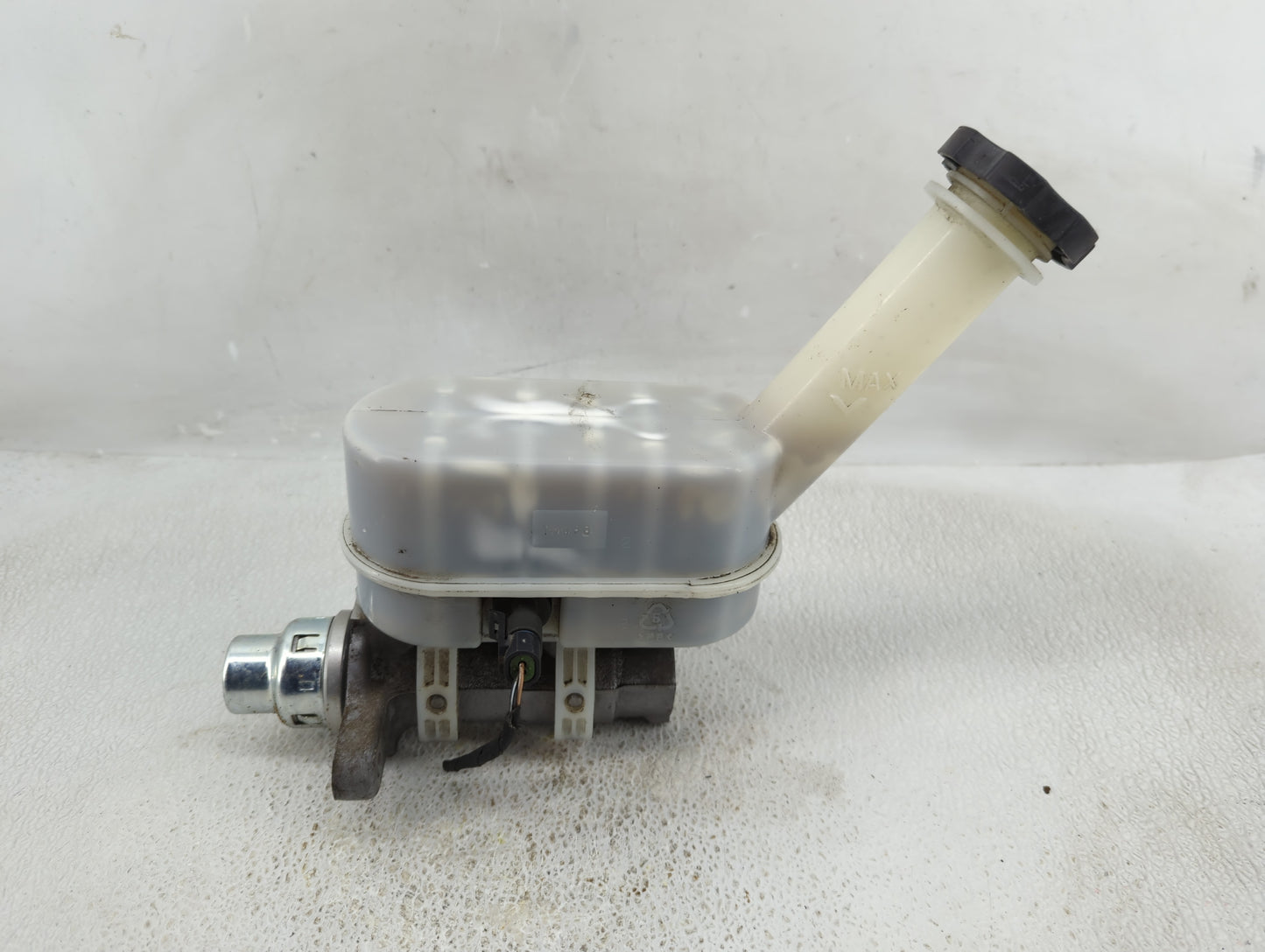 2009-2017 Buick Enclave Brake Master Cylinder - Oemusedautoparts1.com