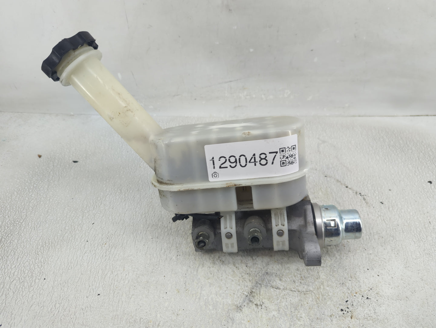 2009-2017 Buick Enclave Brake Master Cylinder - Oemusedautoparts1.com