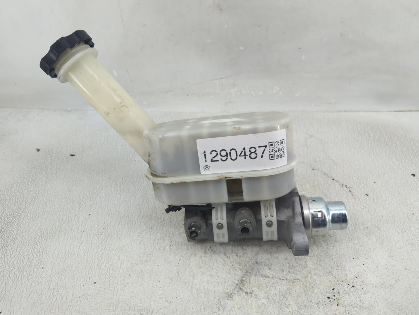 2009-2017 Buick Enclave Brake Master Cylinder - Oemusedautoparts1.com