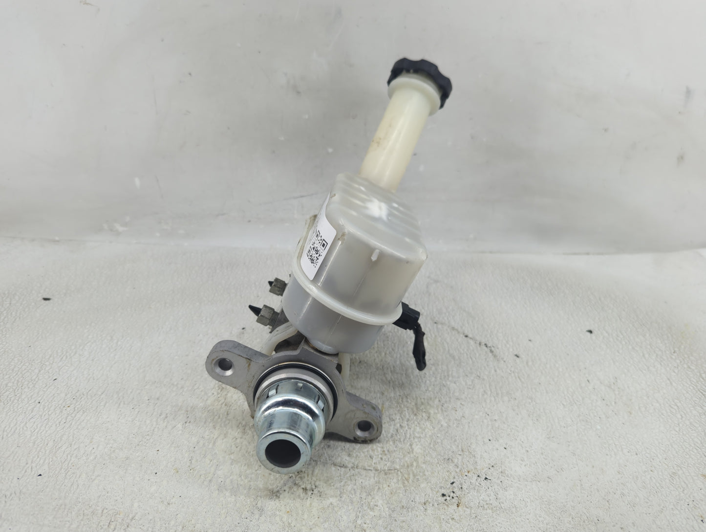 2009-2017 Buick Enclave Brake Master Cylinder - Oemusedautoparts1.com