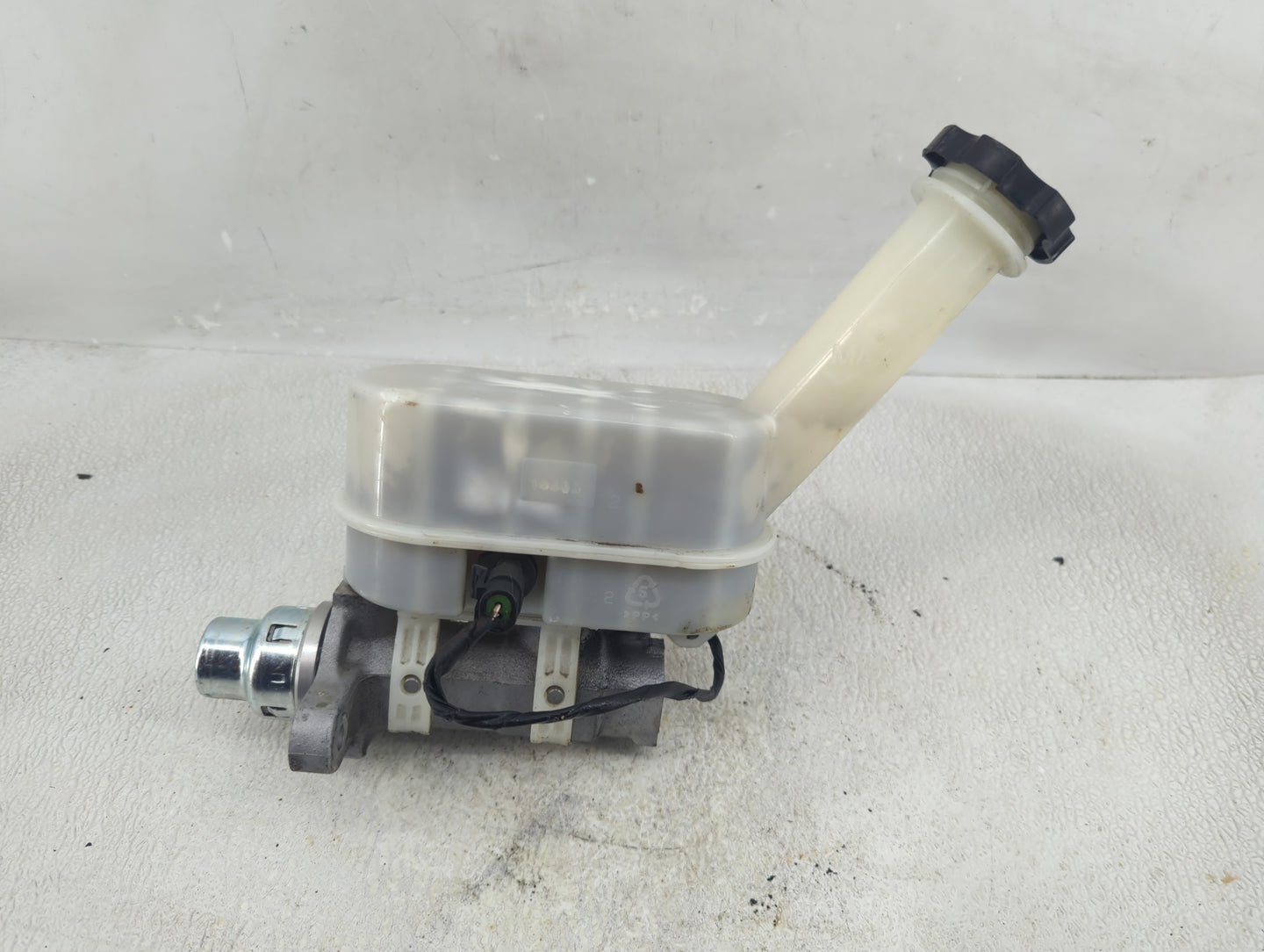 2009-2017 Buick Enclave Brake Master Cylinder - Oemusedautoparts1.com
