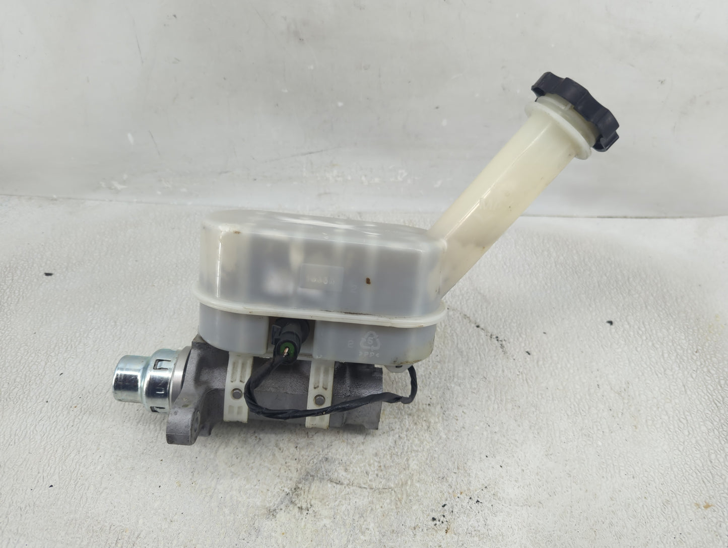 2009-2017 Buick Enclave Brake Master Cylinder - Oemusedautoparts1.com