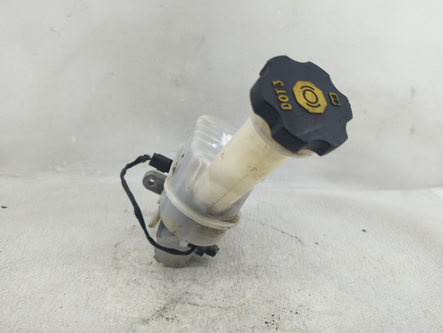 2009-2017 Buick Enclave Brake Master Cylinder - Oemusedautoparts1.com